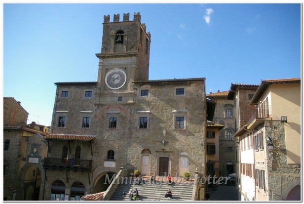 cortona-toscana-palazzo-comunale