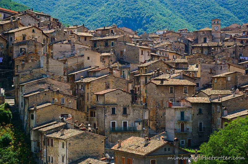 Abruzzo, panorama del paese di Scanno