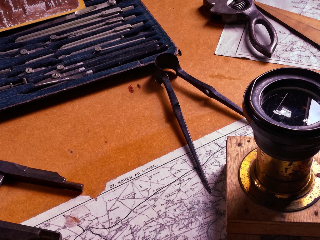 Particolare de Le Clos Lupin Particolare de Le Clos Lupin oggetti sulla scrivania