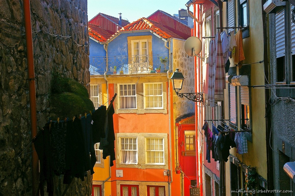 Città di Porto, scorcio colorato in un vicolo della città