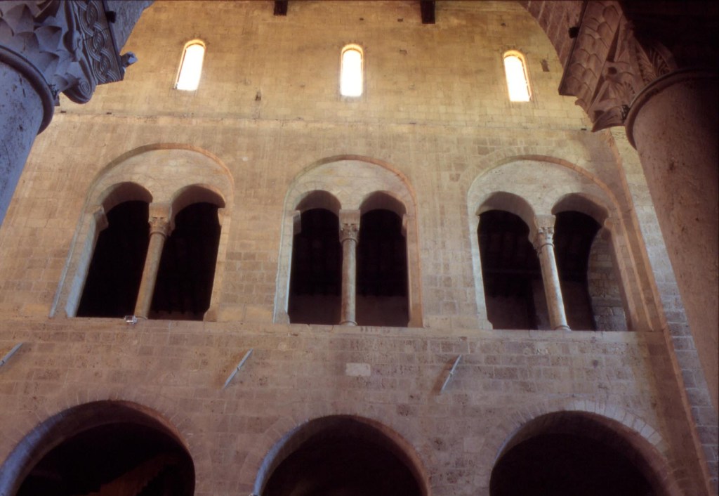 Abbazia Sant'Antimo, interno particolare del matroneo