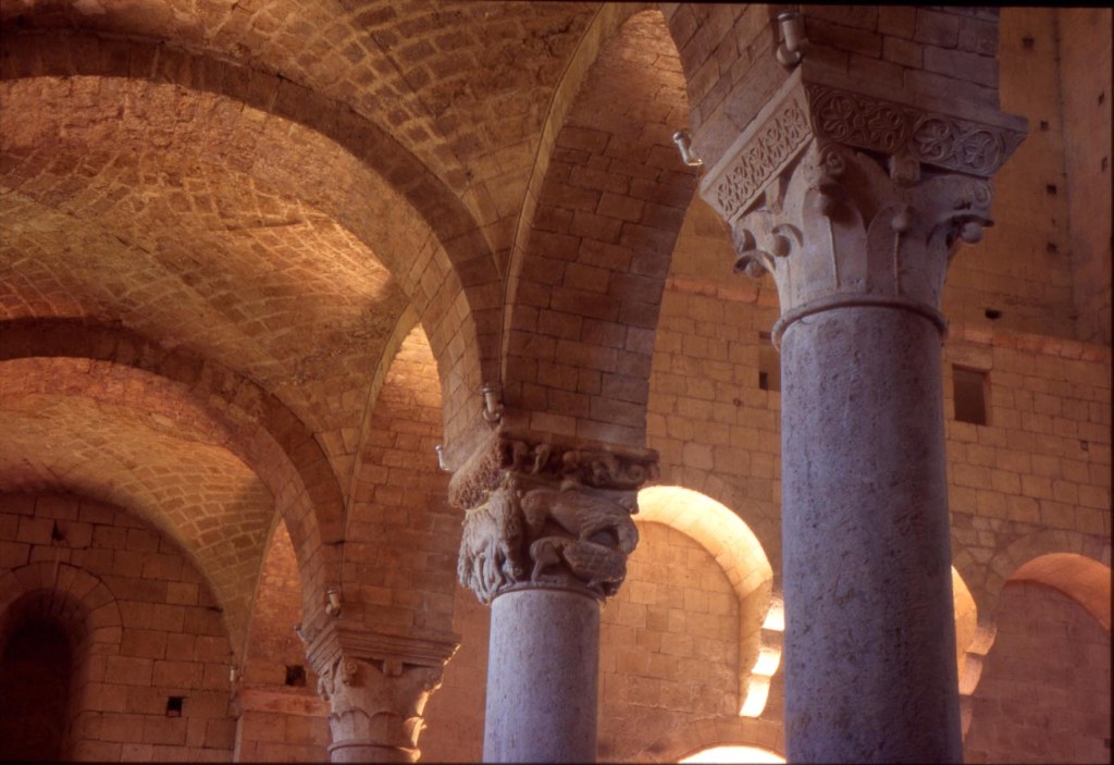 Sant'Antimo - Interno navata laterale