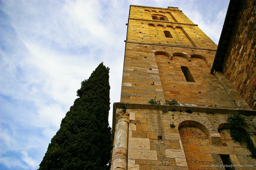 Campanile chiesa Sant'Antimo nella valle dello Starcia, Siena