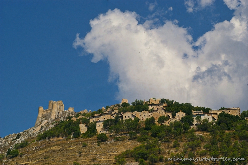 Rocca Calascio veduta del paese con il castello