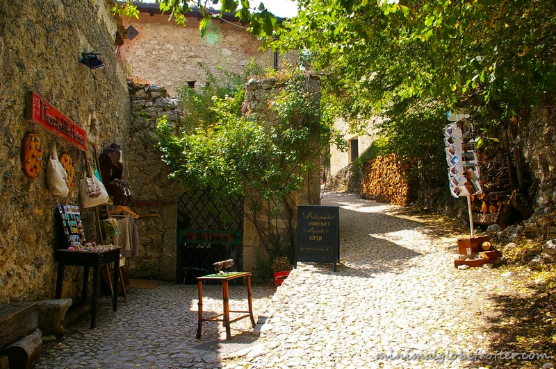 Rocca Calascio una via del borgo