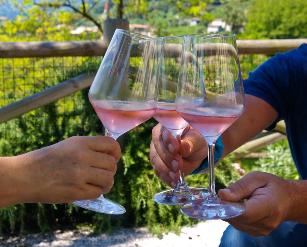 Brindisi con il Prosecco rosato di Duca di Dolle