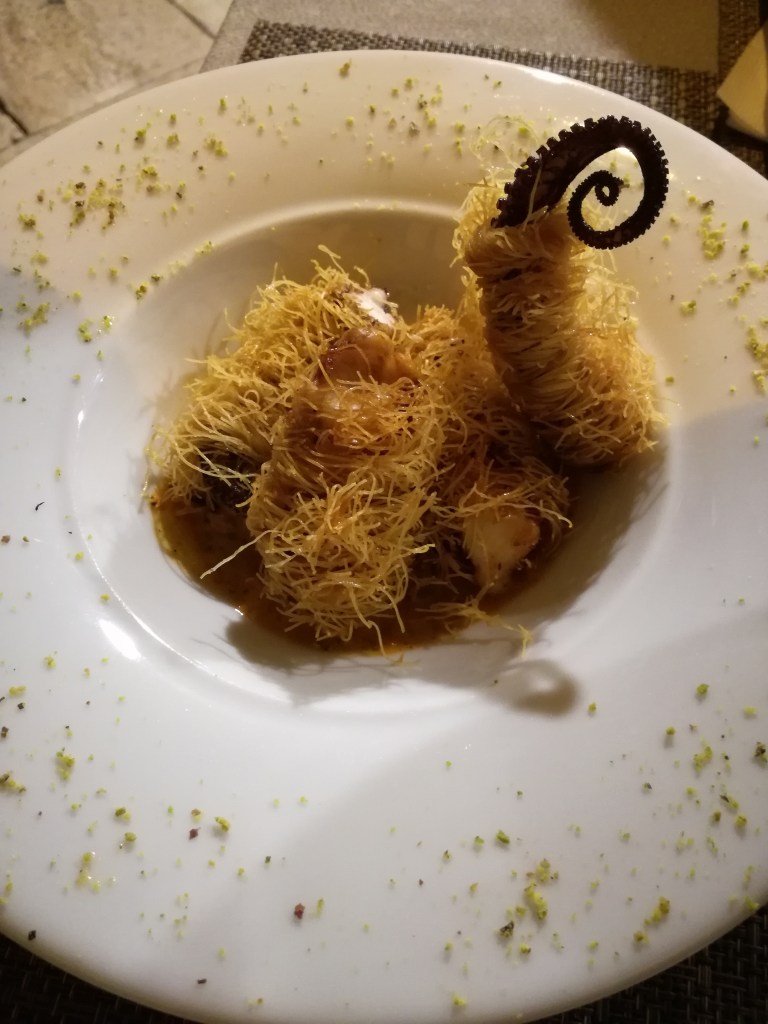 Piatto di polpo in pasta kataifi